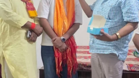 धनबाद का गौरव: 98.8% अंक लाकर हर्ष बने CBSE10 वी बोर्ड में जिला टॉपर, उदय प्रताप सिंह ने किया सम्मानित