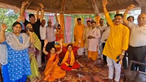 धनबाद: सूर्य हाइलैंड सिटी में पहली बार गूंजा परशुराम जन्मोत्सव, भक्ति-भाव में डूबा पूरा परिसर
