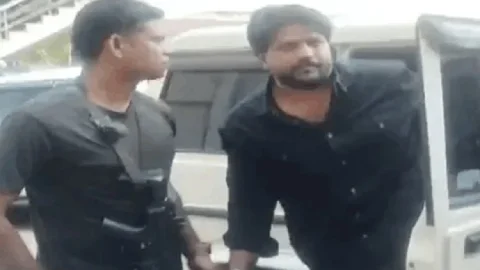 कोलकाता एयरपोर्ट से दबोचा गया ‘मिस्टर इंडिया’! प्रिंस खान का दिमाग मेजर गिरफ्तार, धनबाद लाने की तैयारी तेज