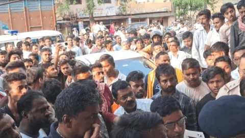 रामगढ़ में दिनदहाड़े 1 करोड़ की डकैती! पिस्टल के दम पर ज्वेलर्स लूटे, ग्रामीणों ने 2 अपराधियों को दबोचा