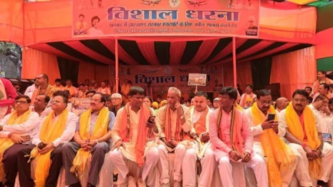 धनबाद में एयरपोर्ट की मांग पर उमड़ा जनसैलाब! सांसद ढुलू महतो के नेतृत्व में विशाल धरना-पदयात्रा