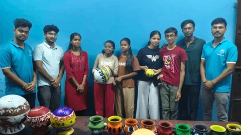 सिंदरी: ‘रेनबो 2026’ में रंगों से खिले सपने, नन्हे कलाकारों ने पॉट पेंटिंग और पेंटिंग प्रतियोगिता में बिखेरी प्रतिभा