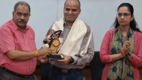 BIT सिंदरी में UPSC का मंत्र: IAS कर्ण सत्यार्थी बोले—सिर्फ पढ़ाई नहीं, व्यक्तित्व विकास से मिलती है सफलता