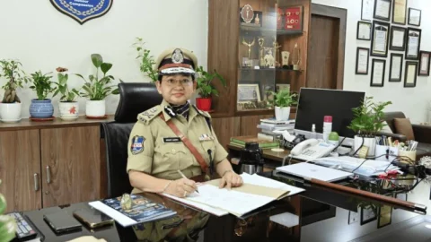 रांची की बेटी IPS अफसर स्वाति लकड़ा ने रचा इतिहास: देश की पहली ST महिला DG बनीं, तेलंगाना SPF की संभाली कमान