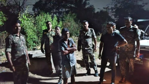 धनबाद में पुलिस का मेगा एक्शन: एक ही रात में 249 वारंट निष्पादित, 34 अभियुक्त गिरफ्तार कर भेजे गए जेल