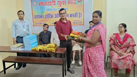 धनबाद: “श्रम का सम्मान ही सच्ची सेवा” — मारवाड़ी युवा मंच झरिया ने श्रमिकों को किया सम्मानित