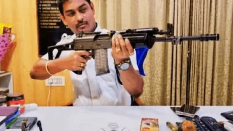 ममता के क्षेत्र कालीघाट में चुनावी हलचल तेज! 2 दिन में दूसरा थाना प्रभारी बदला, ‘बंदूक वाले स्टेटस’ से शुरू हुआ बवाल