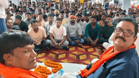 निरसा में मजदूरों के शोषण पर गरजे सांसद ढुल्लू महतो, ‘लाल झंडे’ पर सीधा हमला; अशोक मंडल UCWU में शामिल