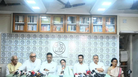पश्चिम बंगाल: इस्तीफा नहीं दूंगी“हम हारे नहीं, हराए गए”: 100 सीटें ‘लूटी’ गईं: ममता बनर्जी