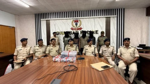 धनबाद: “गोविंदपुर में ‘फर्जी किस्त’ का जाल: लूट के बाद 2 लाख की फिरौती मांगने वाला गैंग बेनकाब, 4 गिरफ्तार”