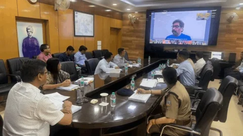 झारखंड में ‘जीरो टॉलरेंस’ मोड में सरकार: CM हेमंत का अल्टीमेटम—भू-माफिया को बचाया तो अफसरों पर गिरेगी गाज
