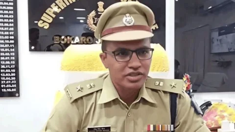 बोकारो वायरल वीडियो कांड: घायल को हाजत में ठूंसने पर गिरी गाज, चीराचास थानेदार समेत 3 पुलिसकर्मी सस्पेंड