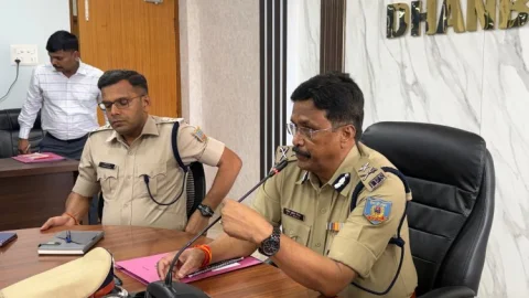 धनबाद में आईजी शैलेन्द्र सिन्हा का सख्त संदेश: ‘अपराध पर जीरो टॉलरेंस’, SSP प्रभात कुमार के काम की खुलकर तारीफ