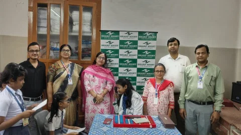धनबाद: झरिया के मारवाड़ी विद्यालय में लगा हेल्थ कैंप, 178 छात्रों और 16 शिक्षकों की हुई मुफ्त नेत्र व दंत जांच