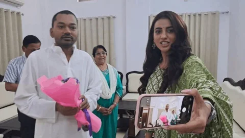 बिहार: ‘जरा, मेरे मोबाइल से भी फोटो खींच दीजिए…’ मंत्री निशांत संग अक्षरा सिंह की मुलाकात ने बढ़ाई सियासी चर्चा