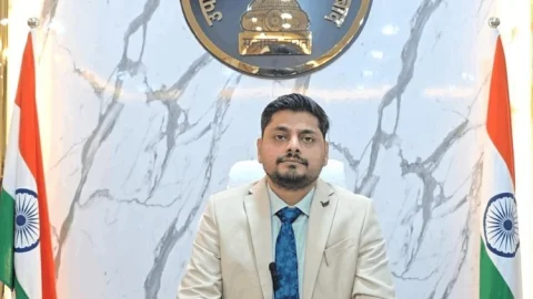 धनबाद के DC आदित्य रंजन का राष्ट्रीय स्तर पर जलवा, ‘सर्वश्रेष्ठ जिलाधिकारी 2026’ सर्वे में मिली बड़ी पहचान