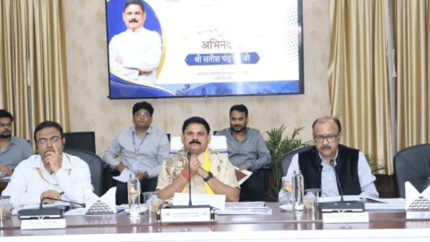 धनबाद में केंद्रीय मंत्री की दो टूक, कोयला चोरी रोकें, खदान सुरक्षा बढ़ाएं और विस्थापितों को दें सम्मानजनक जीवन