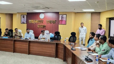 धनबाद में पेट्रोल-डीजल को लेकर अफवाहों पर प्रशासन सख्त, कहा- सप्लाई पूरी तरह सामान्य