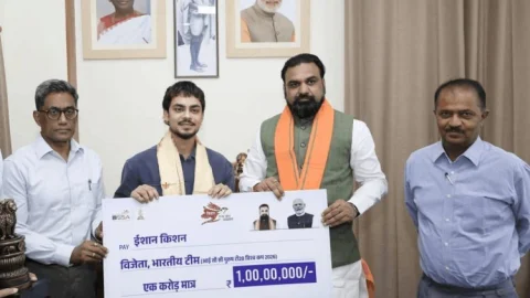 टी20 वर्ल्ड कप के हीरो ईशान किशन पर बिहार सरकार मेहरबान, CM सम्राट  चौधरी ने दिया 1 करोड़ का इनाम