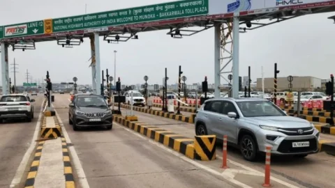 दिल्ली में खुला देश का पहला ‘नो-स्टॉप’ टोल! बिना रुके कटेगा टैक्स, FASTag नहीं तो घर पहुंचेगा चालान
