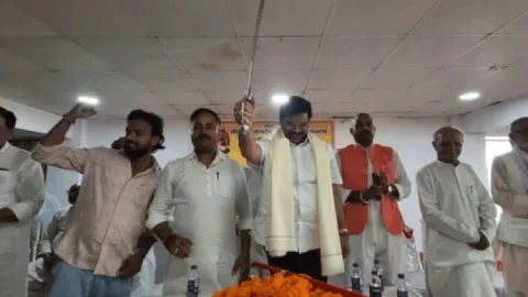 “नीतीश कुमार को ‘चंडाल चौकड़ी’ ने घेर रखा है…” आनंद मोहन के बयान से बिहार की राजनीति गरमाई