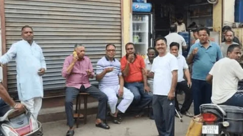 “VIP कल्चर से दूर, पान दुकान पर दोस्तों संग दिखे चतरा सांसद काली बाबू… सादगी ने फिर जीता लोगों का दिल”