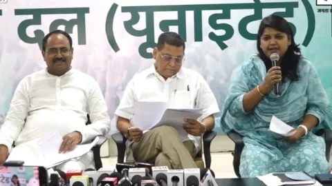 आनंद मोहन बनाम JDU: बयानबाजी से बिहार की राजनीति में भूचाल, ‘टिकट बेचने’ के आरोपों पर गरमाई सियासत