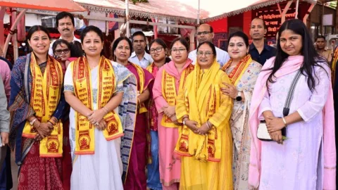 मुंबई के सिद्धिविनायक मंदिर पहुंचीं कल्पना सोरेन और पूर्णिमा साहू, झारखंड की सुख-समृद्धि के लिए की पूजा