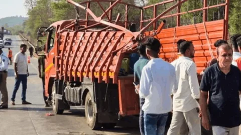 महाराष्ट्र के पालघर में बड़ा सड़क हादसा,बारातियों से भरे ट्रक को कंटेनर ने मारी टक्कर, 13 की दर्दनाक मौत
