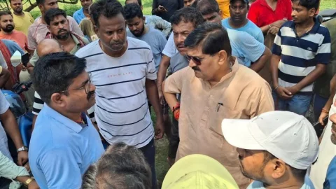 धनबाद: मोबाइल दुकानदार राजेश चंद्रवंशी का शव मैदान में मिला, हत्या की आशंका