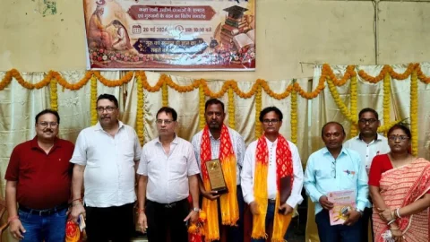 धनबाद: झरिया में बेटियों का सम्मान: ‘गुरु वंदन–शिष्या अभिनंदन’ समारोह में मेधावी छात्राएं हुईं सम्मानित