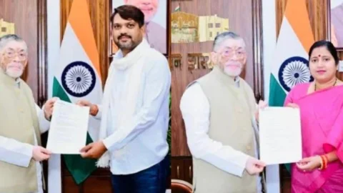 “ BBMKU क्लस्टर सिस्टम पर लग सकती है रोक! राज्यपाल से मिले रागिनी-संजीव, छात्रों को मिली बड़ी उम्मीद”