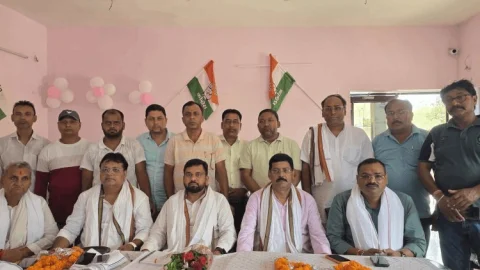 धनबाद कांग्रेस की बड़ी बैठक में अनुशासन पर सख्त संदेश, प्रभारी बोले- ‘संगठन हित सर्वोपरी