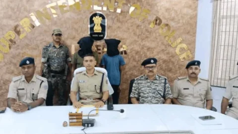लातेहार: पांच लाख का इनामी JJMP कमांडर ‘शिवा’ को पुलिस ने किया  गिरफ्तार, 26 कांडों का खुलासा