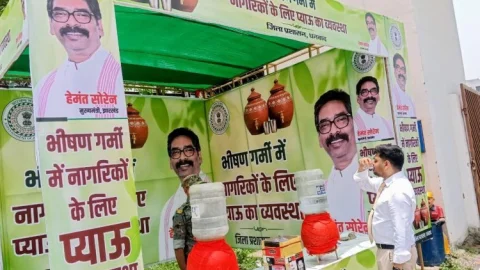 हीट वेव पर धनबाद प्रशासन का राहत: ट्रैफिक सिग्नलों पर लगे शेड, समाहरणालय में शीतल पेयजल की व्यवस्था