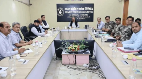 धनबाद में अवैध खनन पर बड़ा एक्शन प्लान! BCCL-CISF की हाईलेवल बैठक में संयुक्त अभियान के निर्देश