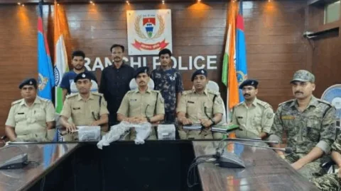 झारखंड: 5 लाख का इनामी रामदेव उरांव ने टेके घुटने! ‘झांगुर ग्रुप’ के सरगना समेत 3 कुख्यात अपराधियों का सरेंडर