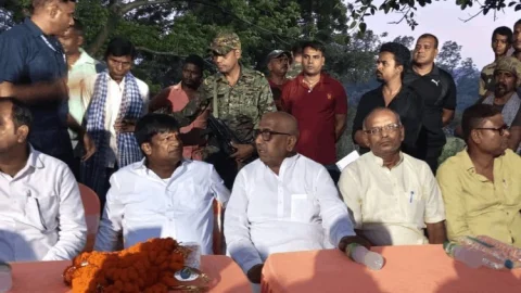 झरिया में रोज 200 हाइवा कोयला चोरी का आरोप: सांसद ढुलू महतो बोले- माफिया घराने ने छीन लिया मजदूरों का रोजगार