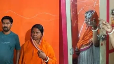धनबाद में आधी रात फायरिंग से सनसनी: चालक के घर पर चली गोली, खिड़की भेद अलमारी में जा फंसी
