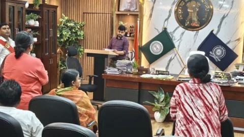 धनबाद: जनता दरबार में जमीन विवाद से बिजली बिल तक गूंजी फरियाद, DC बोले- हर समस्या का होगा समाधान