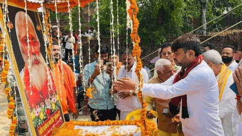 बरमेश्वर मुखिया की पुण्यतिथि में आरा पहुंचे धनबाद मेयर संजीव सिंह,  कोयलांचल की राजनीति में नई चर्चाएं शुरु