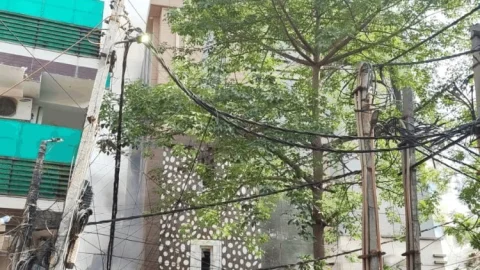 दिल्ली की आग में उजड़ गया पूरा परिवार: गुरुग्राम के CA विवेक समेत 8 की मौत, सिर्फ बीमार पिता बचे
