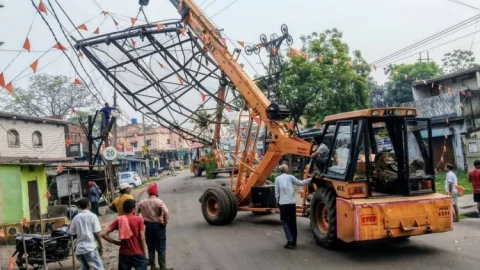 धनबाद: जामाडोबा में वर्षों पुराना रोप-वे ढांचा हटाया गया, जिला प्रशासन की बड़ी कार्रवाई