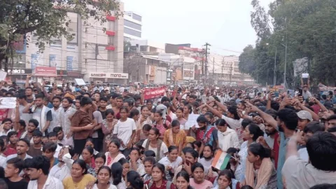 बिहार: ‘जेल का ताला टूटेगा, रौशन सर छूटेगा’... पटना की सड़कों पर छात्रों का उबाल, खान सर के खिलाफ लगे नारे
