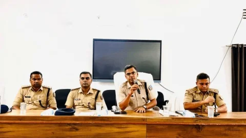 धनबाद पुलिस की ‘प्रोफेशनल पुलिसिंग’ क्लास: 100+ अफसरों को एसएसपी ने दिया एक्शन प्लान