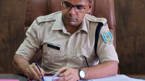 मई में धनबाद पुलिस की बड़ी उपलब्धि: 1884 चरित्र प्रमाण पत्र जारी, सत्यापन प्रक्रिया हुई तेज