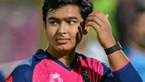 15 साल के वैभव सूर्यवंशी ने रचा इतिहास, टीम इंडिया में एंट्री; अब निशाने पर सचिन का 37 साल पुराना रिकॉर्ड
