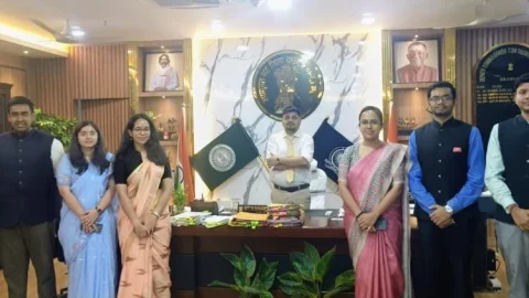 धनबाद पहुंचे  2025 बैच के प्रशिक्षु IAS अफसर, मॉडल आंगनबाड़ी से कृषक पाठशाला तक देखा विकास का मॉडल
