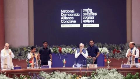 PM मोदी का कांग्रेस पर बड़ा हमला: ‘हिंदू ग्रोथ रेट’ नहीं, ‘कांग्रेस ग्रोथ रेट’ था देश की सुस्ती का कारण