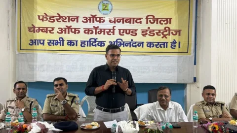 धनबाद में अपराधियों की खैर नहीं! SSP प्रभात कुमार का बड़ा ऐलान, CCTV-ट्रैफिक सिग्नल से बदलेगी शहर की तस्वीर